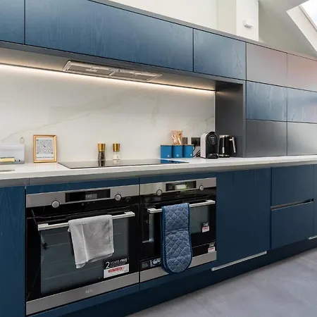 Luxury 2 Bed In Centre Of Historic Apartment